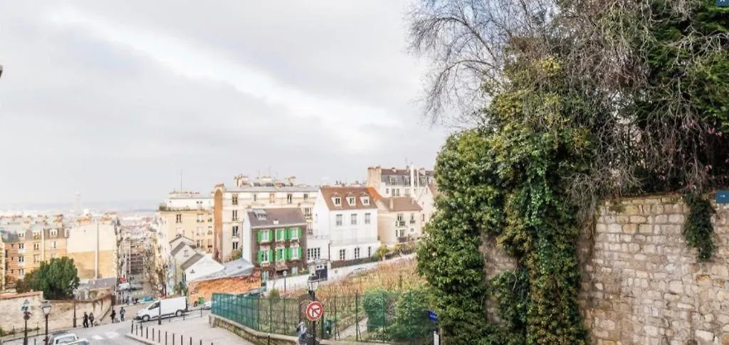 Villa Countryside In Montmartre Paris